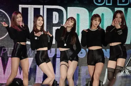 为什么女生在腿上绑一圈带子